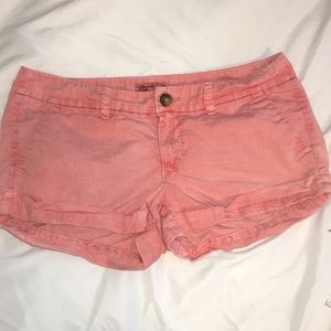 American Eagle coral shorts